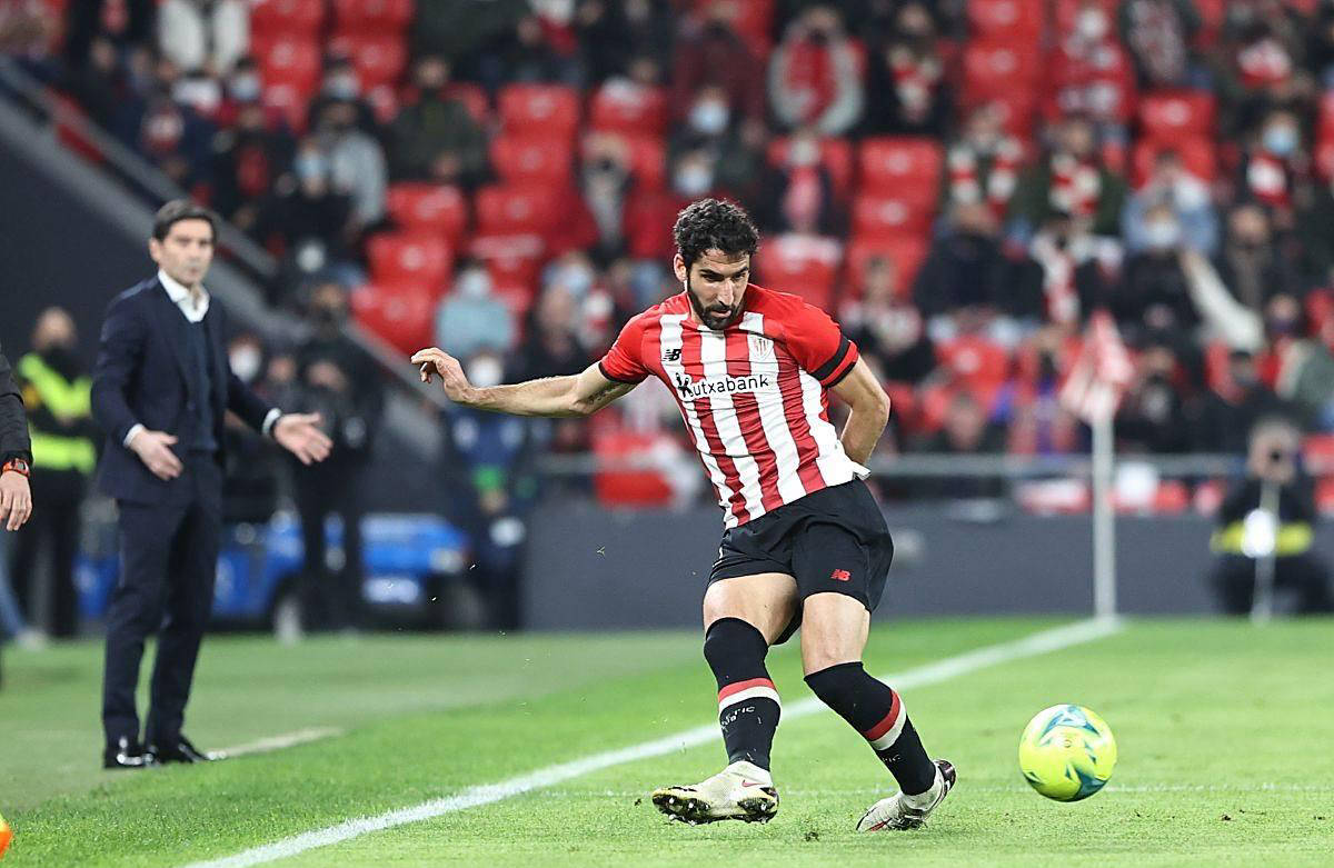 西甲窗口期走向成谜，毕尔巴鄂竞技远射贴柱，媒体盛赞，临场指挥获称赞 