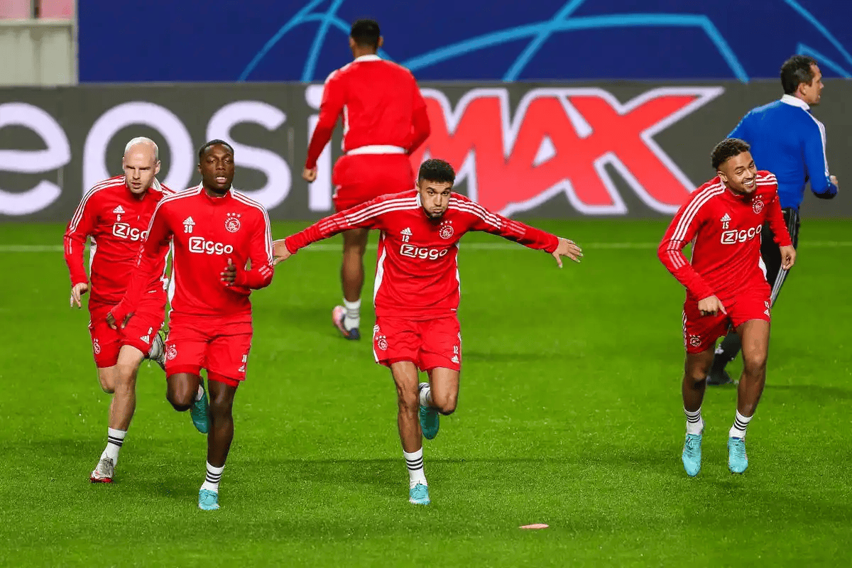 上海海港围绕法甲复出首秀今晚里尔调整名单以备NBA常规赛，网友：广东宏远围绕足总杯刷新队史纪录的简单介绍